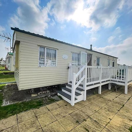 Caravan For Hire At St Osyth Beach Holiday Park In Essex Ref 28107Y แคลกตัน-ออน-ซี ภายนอก รูปภาพ