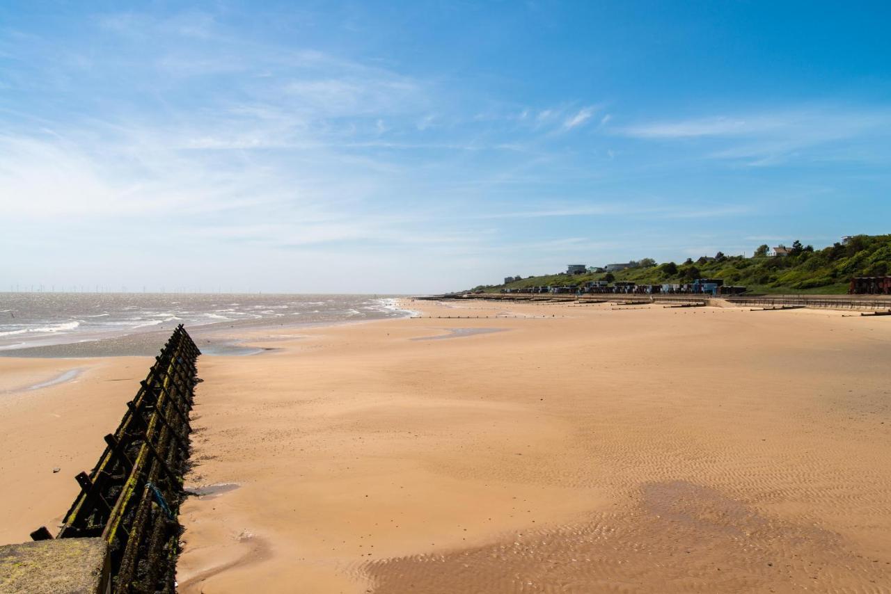 Caravan For Hire At St Osyth Beach Holiday Park In Essex Ref 28107Y แคลกตัน-ออน-ซี ภายนอก รูปภาพ