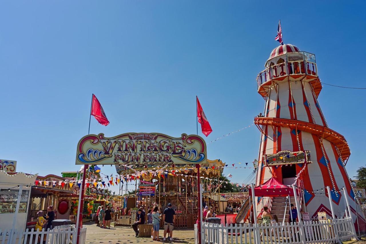 Caravan For Hire At St Osyth Beach Holiday Park In Essex Ref 28107Y แคลกตัน-ออน-ซี ภายนอก รูปภาพ
