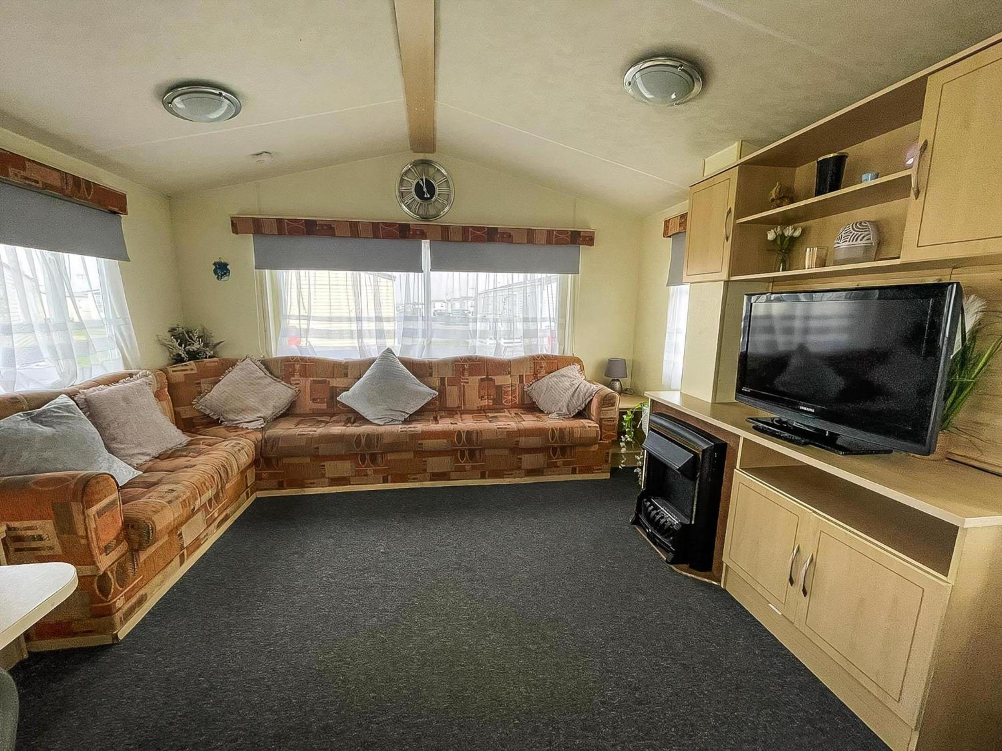Caravan For Hire At St Osyth Beach Holiday Park In Essex Ref 28107Y แคลกตัน-ออน-ซี ภายนอก รูปภาพ